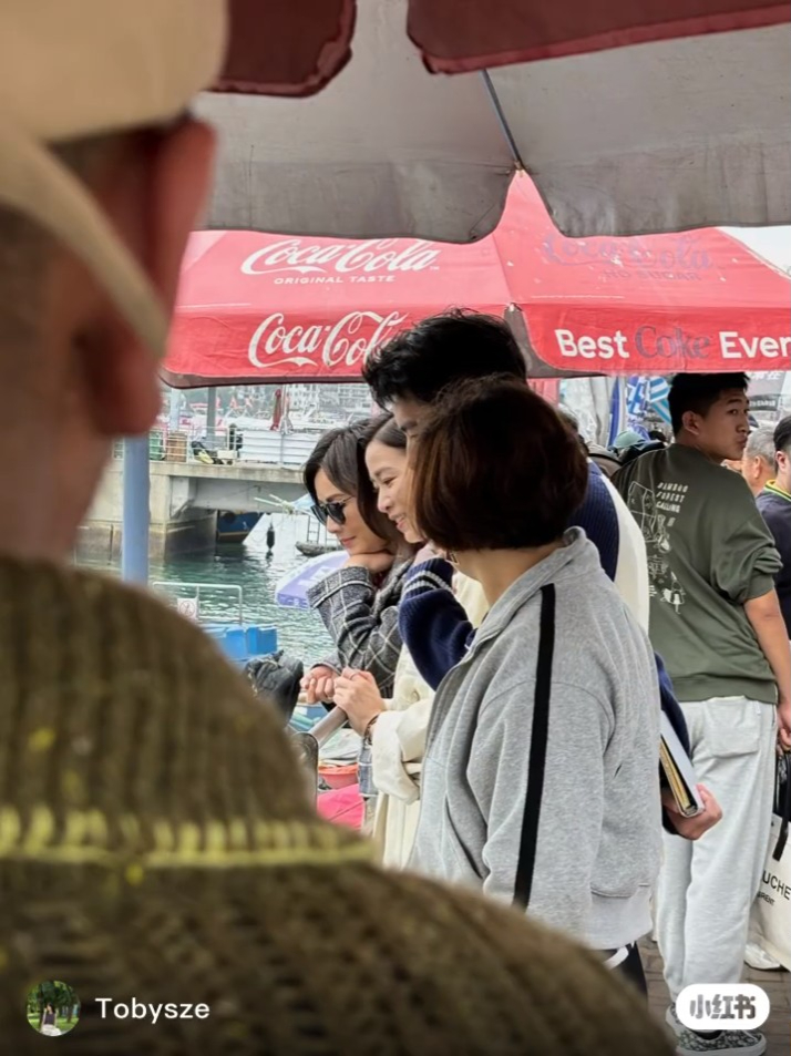 除了薛凱琪外，還有人在西貢見到劉嘉玲與佘詩曼拍攝。