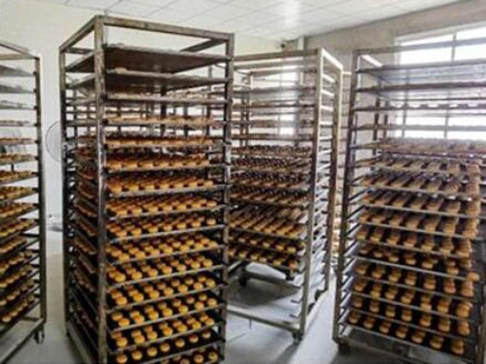 上海警方查获18万个假冒品牌月饼。(央视截图)