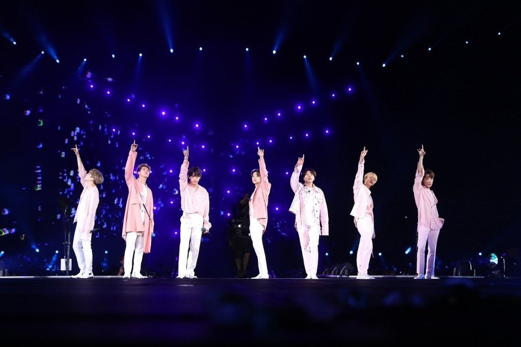 「BTS WORLD TOUR