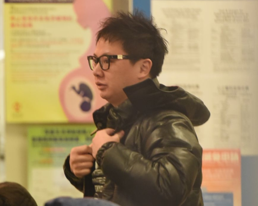 尖沙嘴天降飛鏢，刺中男子大腿。