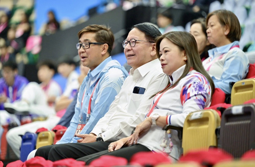 她今日較早時間也看了U22男子籃球。