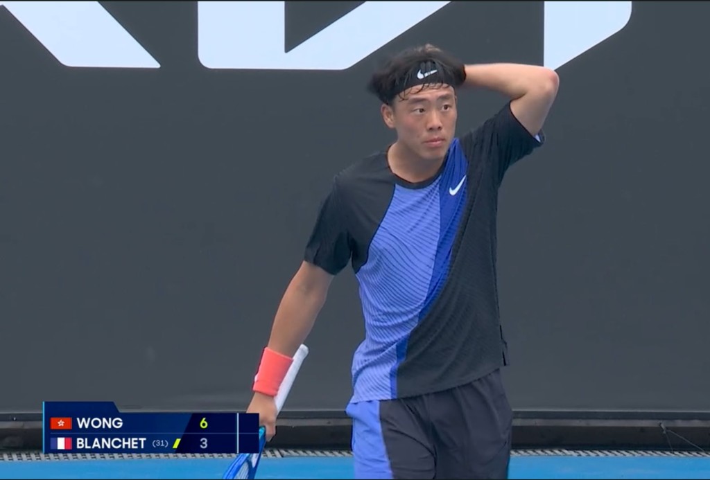 黃澤林於澳網外圍賽次圈過關。電視截圖