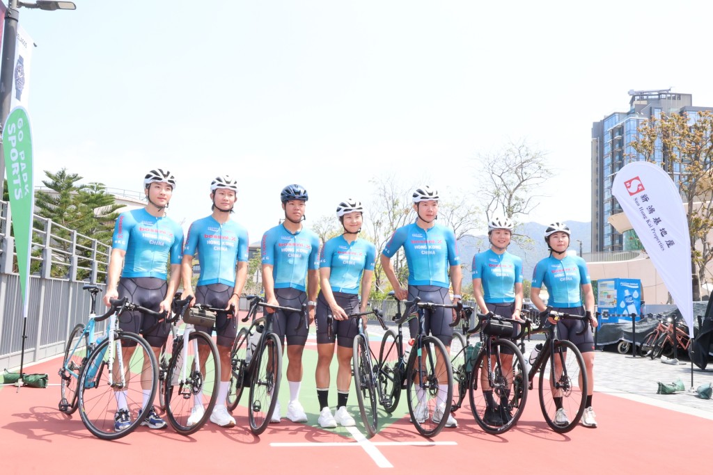 香港队主要成员包括杜焯熙（左起）、朱浚玮、马绎斐、李思颖、伍柏亨、梁颖仪及杨础摇，将亮相香港站世界杯。徐嘉华摄