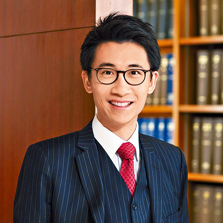 蔡一鳴專打刑事案件，尤其擅長為參與有組織犯罪的客戶辯護而聞名。