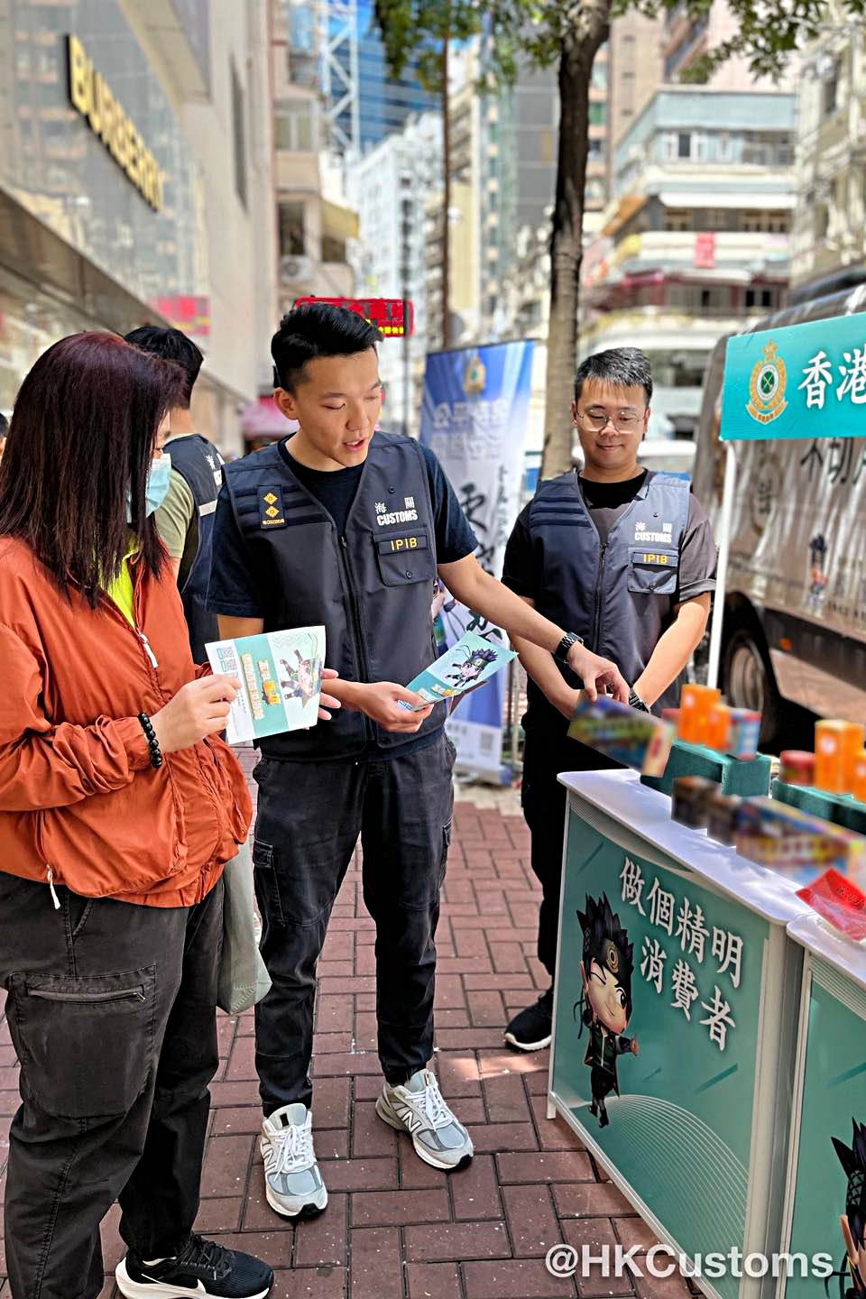 海關進行推廣活動。fb：香港海關