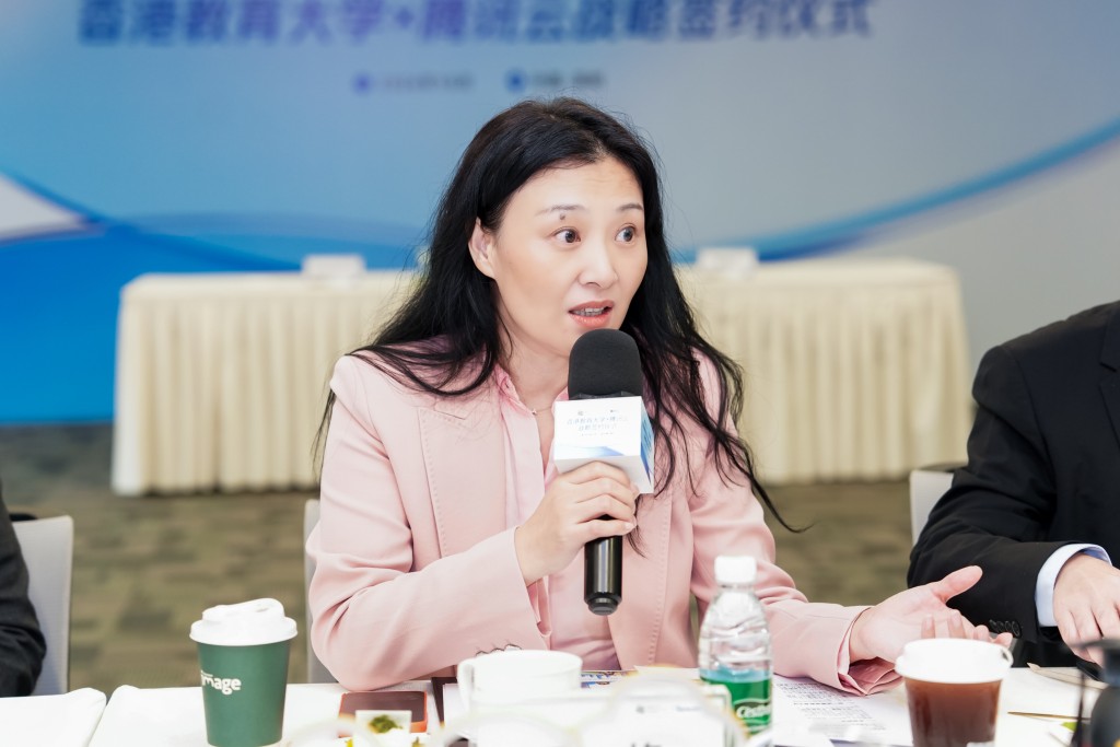 教大與騰訊雲代表出席簽署儀式。教大提供 教大與騰訊雲代表出席簽署儀式。教大提供