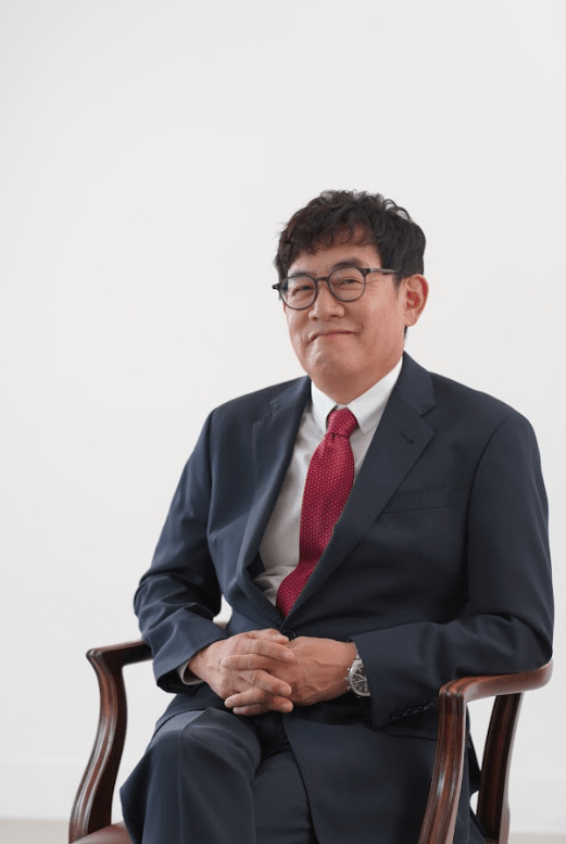 李敬揆昨日到首爾江南區的一間室內高爾夫練習場,離開時因揸錯車已捲官非。 李敬揆昨日到首爾江南區的一間室內高爾夫練習場,離開時因揸錯車已捲官非。