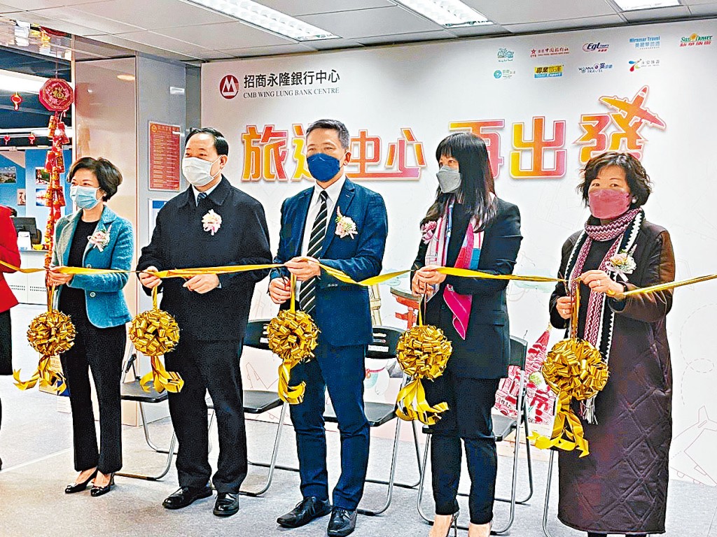 多家旅行社昨晨舉行重新開業儀式。 