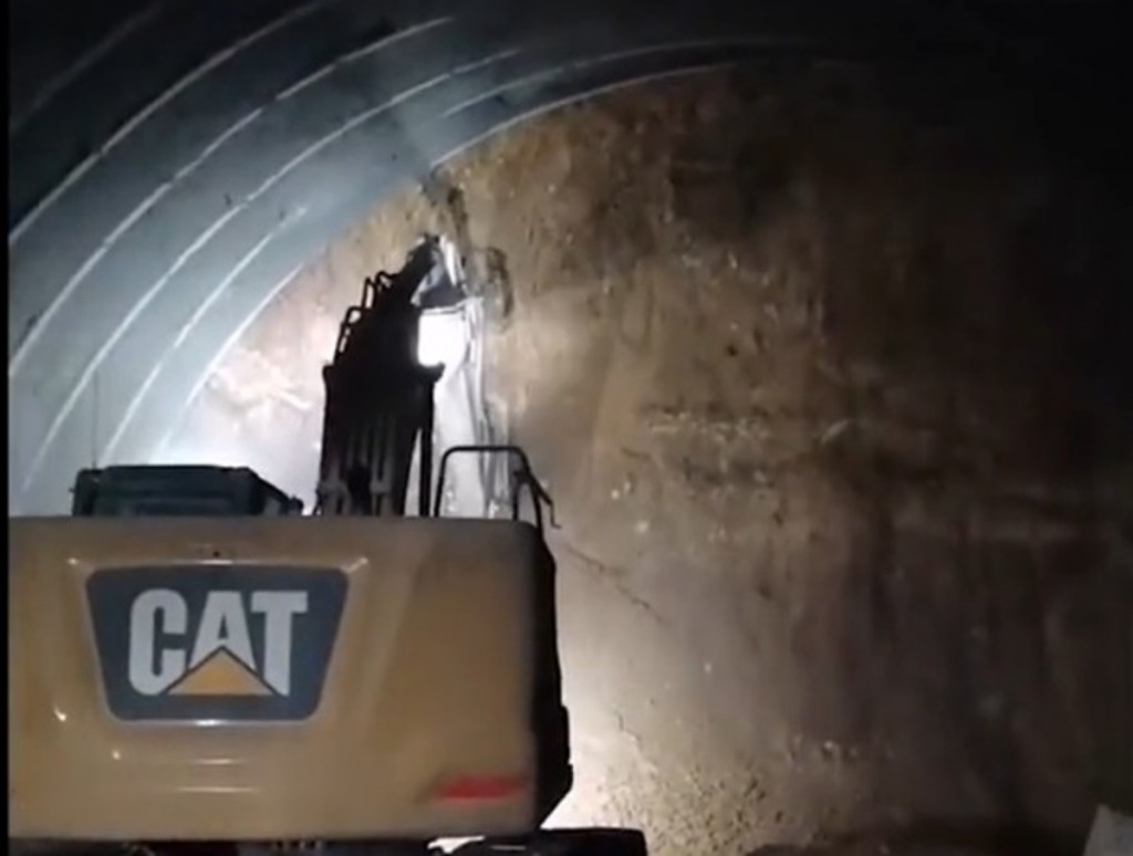 施工進行中發生突泥湧水。網圖