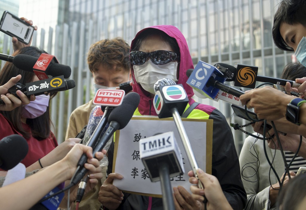 直至近月，潘妈妈才接受传播访问，甚至现身。