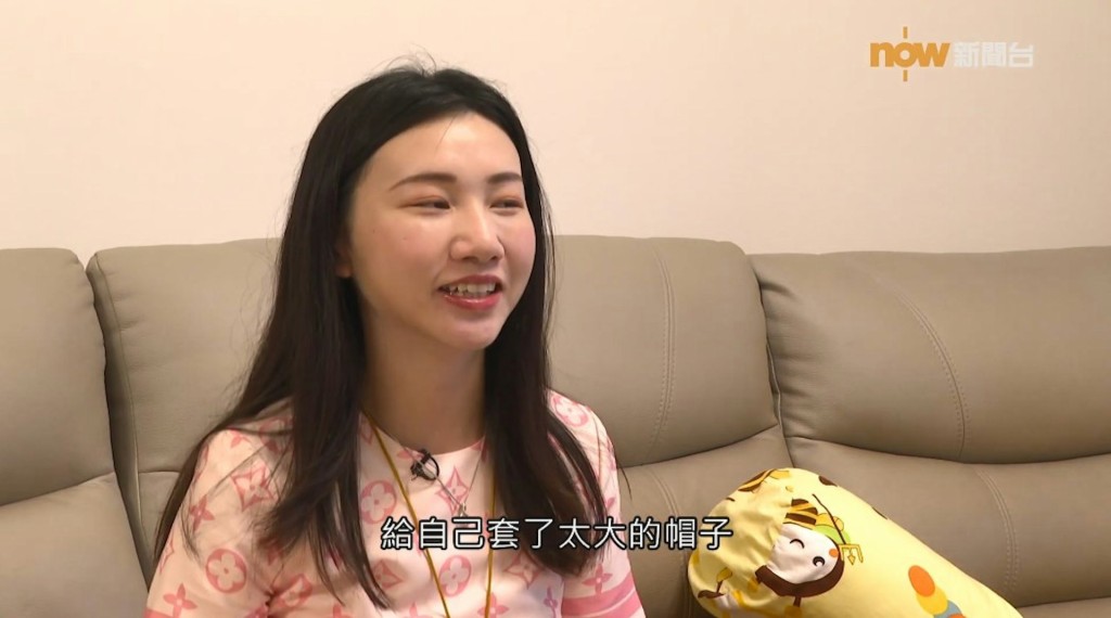 Charlene稱最錯係笠咗太大頂帽畀自己。 Charlene稱最錯係笠咗太大頂帽畀自己。