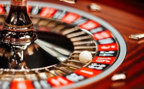 轮盘是一种起源于国外的赌博方式。