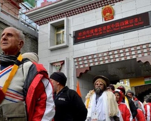 出於安全考慮,中方暫緩安排印度官方香客團經中印邊界入境。新華社