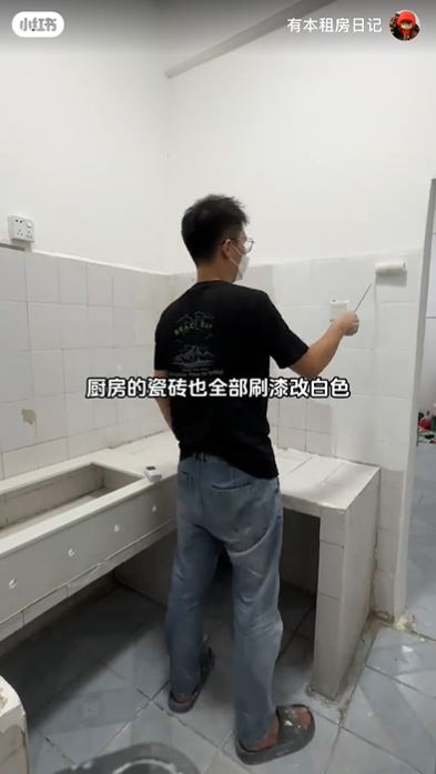 厨房瓷砖重新上油漆（小红书＠有本租房日记）