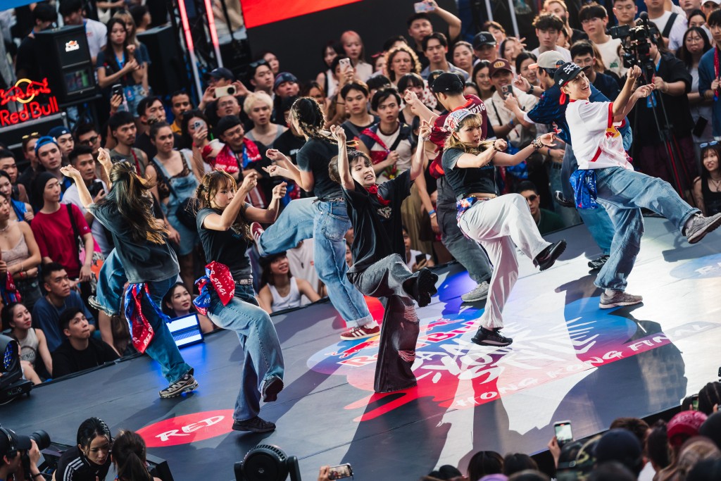 本地舞團 Chestroll 為 Red Bull Dance Your Style 香港決賽表演,將現場氣氛推至高峰。公關照片 本地舞團 Chestroll 為 Red Bull Dance Your Style 香港決賽表演,將現場氣氛推至高峰。公關照片