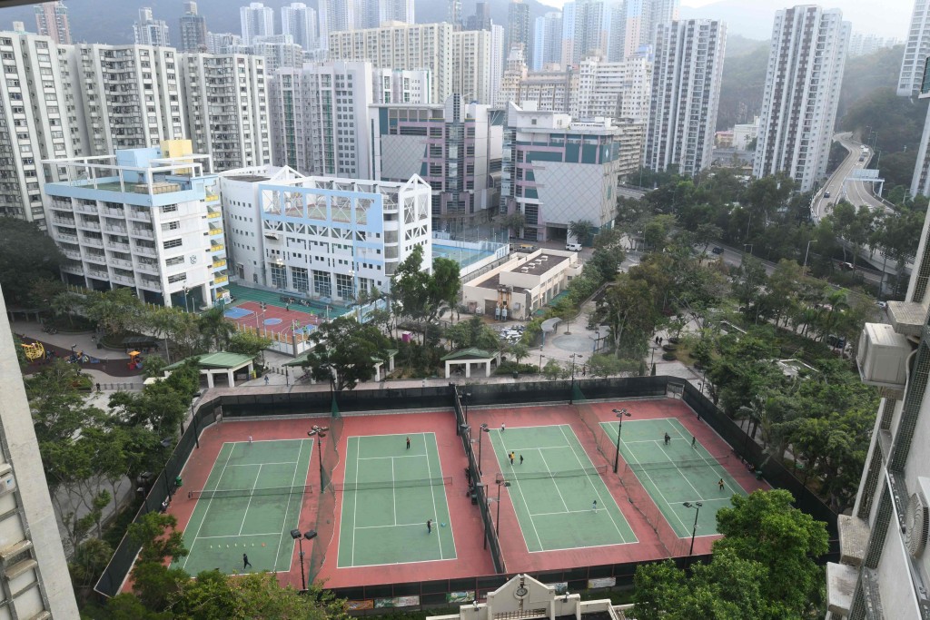 單位外望網球場及韓國國際學校一帶市景。