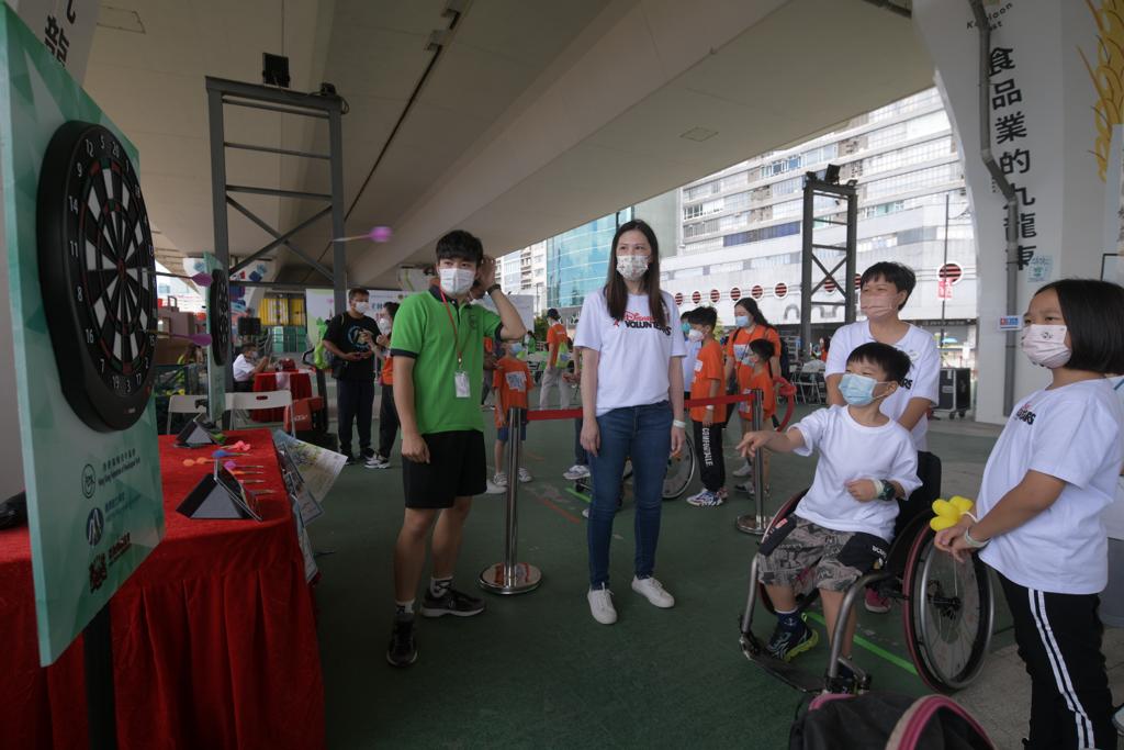 残疾运动体验摊位活动，使普罗大众可亲身感受残疾人士在运动上的困难和限制。