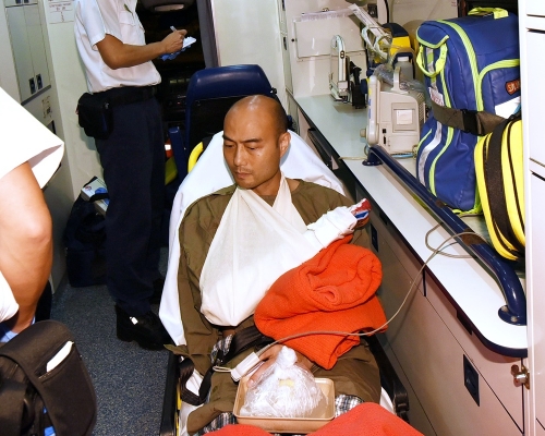 遭咬斷手指警員。