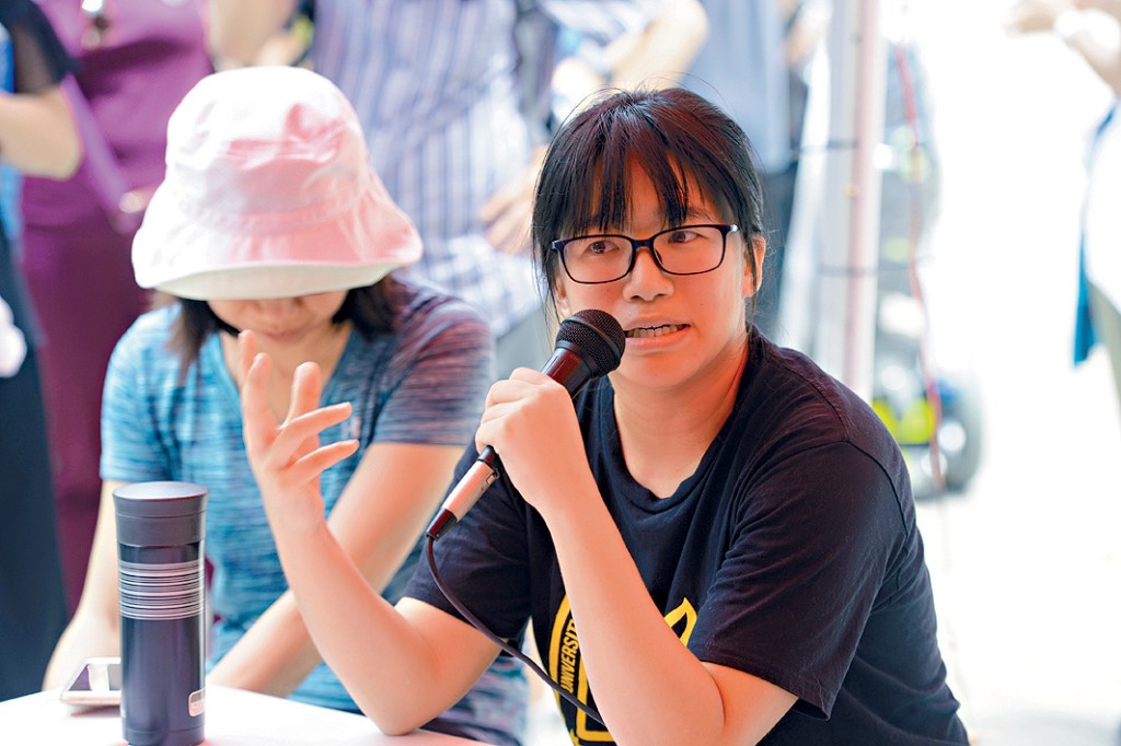 鄒幸彤（右）涉煽動帖文案，警方國安處昨拘捕多一名女子，案件至今被捕人數增至7人。
