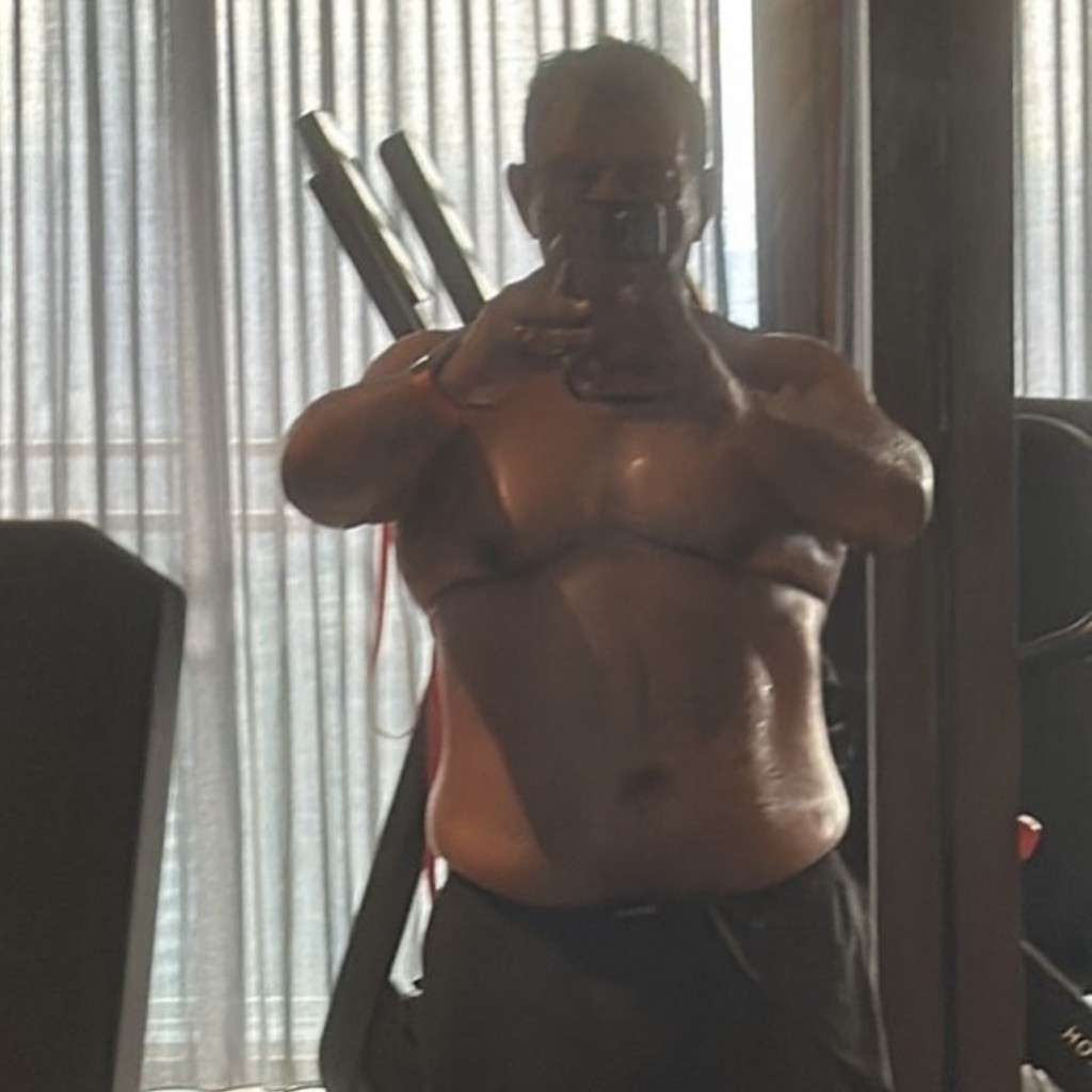 費爾南德斯（Tony Fernandes）不時分享健身運動的照片。 Instagram