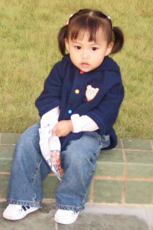 小恩子在fb貼上女兒自小到大的生活照。