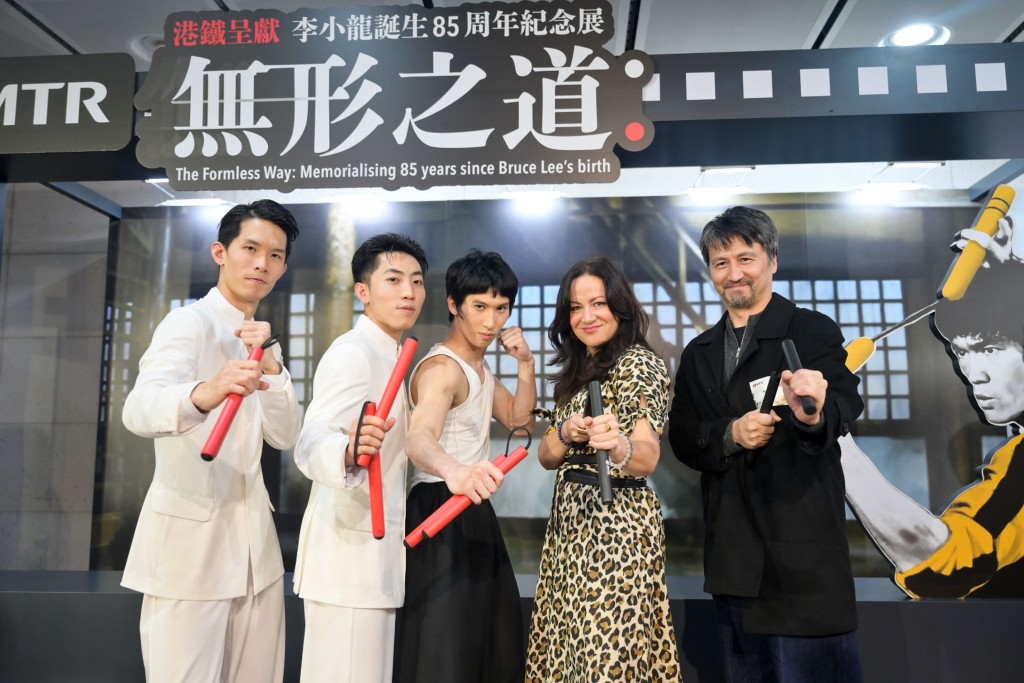 港鐵聯同李小龍基金會及香港文化博物館舉辦《李小龍誕生85周年紀念展：無形之道》，Shannon亦出席了揭幕禮。