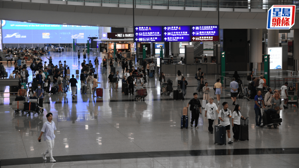 機管局指機場及航空公司正制定明日（9月2日）的航班復航計劃。何健勇攝