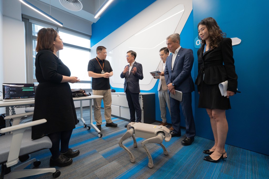 蔡傑銘(左二)早前到河套香港園區視察。創新科技及工業局FB圖片 蔡傑銘(左二)早前到河套香港園區視察。創新科技及工業局FB圖片