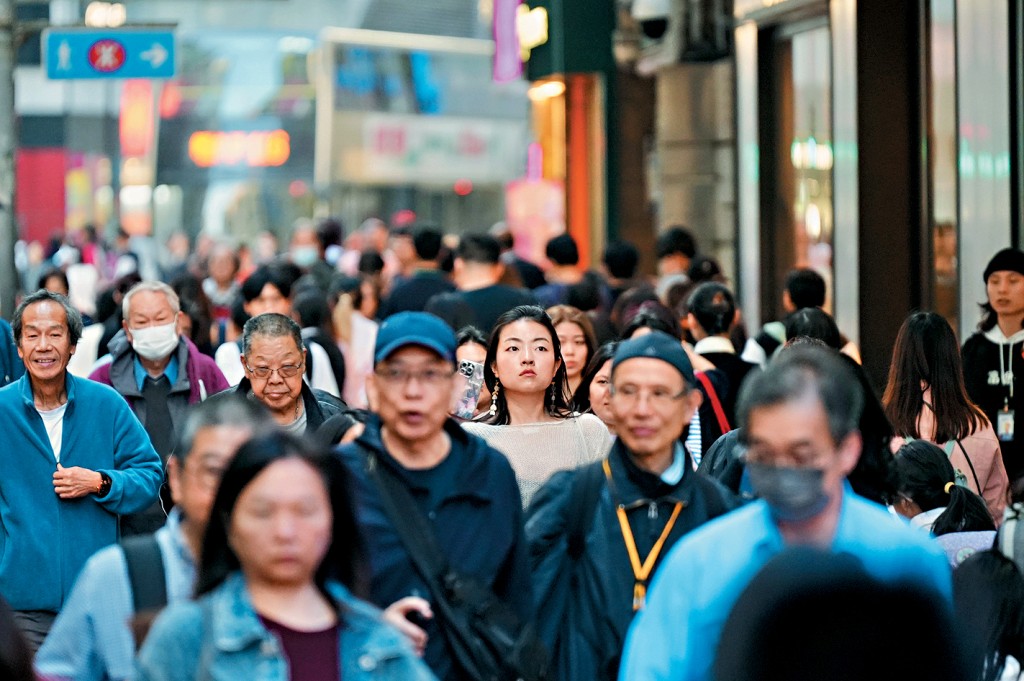 本港經濟步伐放緩，2024/25年度的赤字預計近千億。