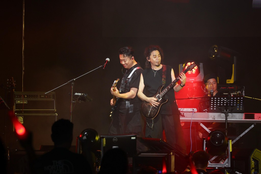 支持者大叫ZEN唱《I REMEMBER YOU》。 支持者大叫ZEN唱《I REMEMBER YOU》。