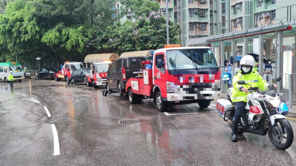 行動中12輛違泊車被拖走。圖:警方提供