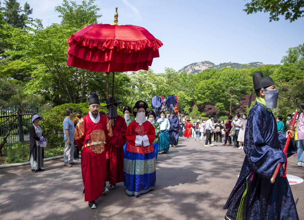 韓國向遊客展示傳統文化。