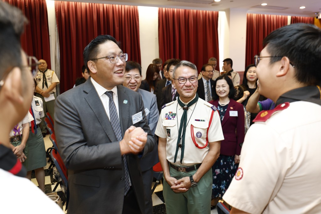 民政及青年事務局副局長梁宏正與青年交流。