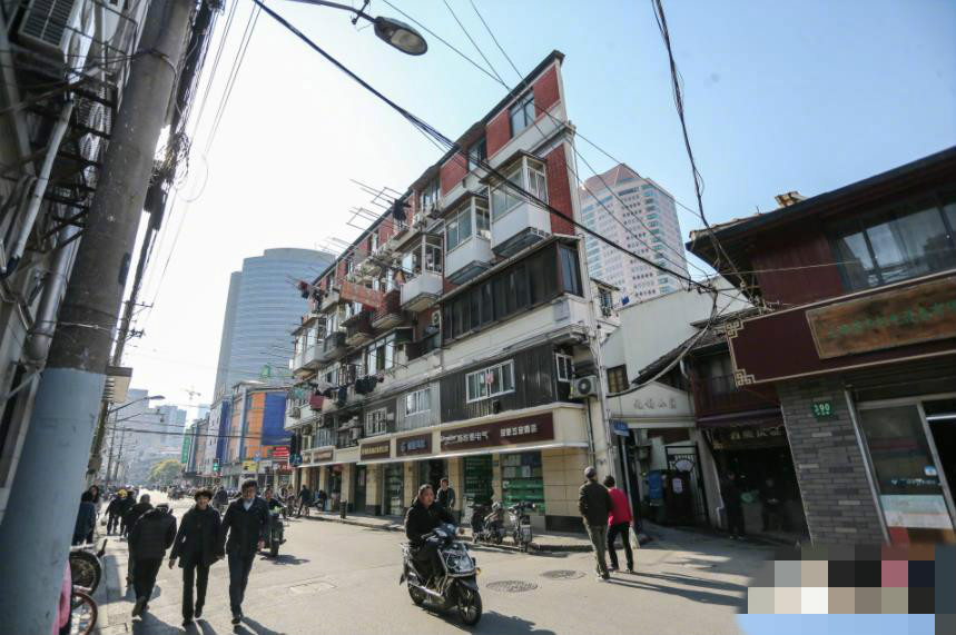 整棟樓最薄的地方僅只有約20cm左右。　微博圖片