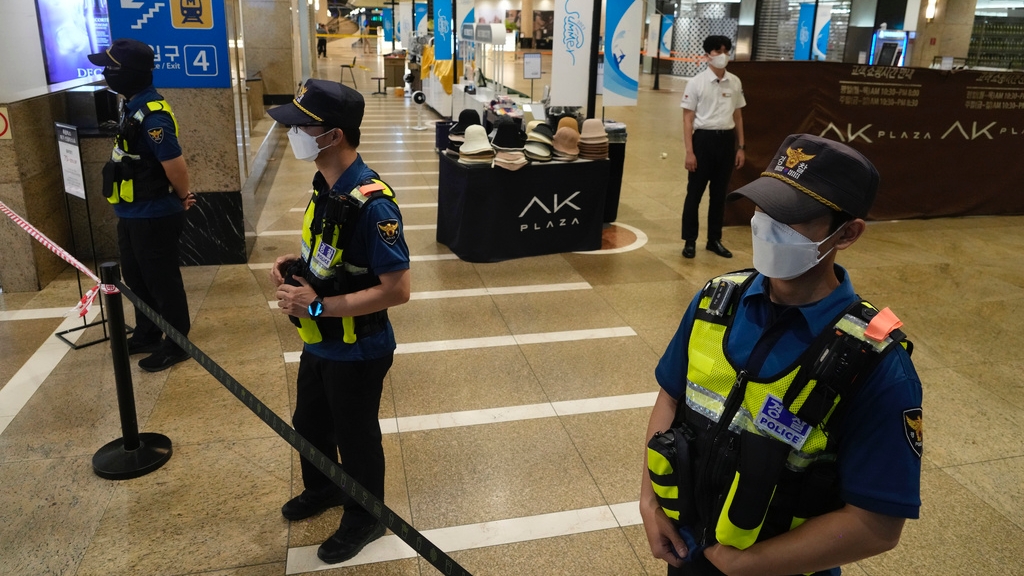 南韓出動超過1.2萬名警員加強巡邏。美聯社
