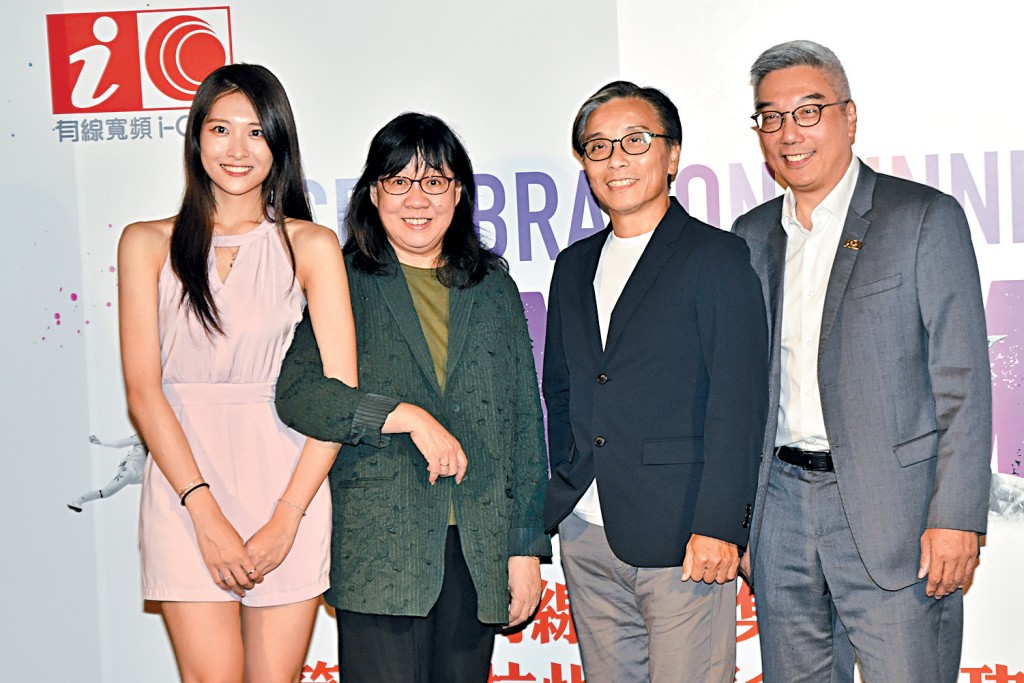 杜之克(右一)、余詠珊(左二)、梁凱晴等齊出席慶功宴。