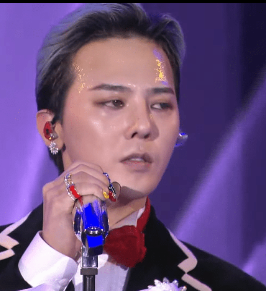 當晚的壓軸表演由BIGBANG成員權志龍登台,他以APEC 2025韓國宣傳大使身份亮相,掀起高潮。Youtube/ @APEC2025KOREA 畫面截圖  當晚的壓軸表演由BIGBANG成員權志龍登台,他以APEC 2025韓國宣傳大使身份亮相,掀起高潮。Youtube/ @APEC2025KOREA 畫面截圖