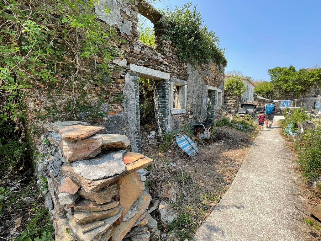 岛上有不少废弃村屋，可了解昔日岛民的生活。