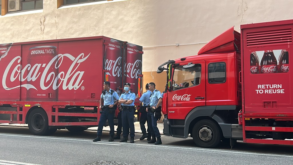 警員到場戒備。 警員到場戒備。