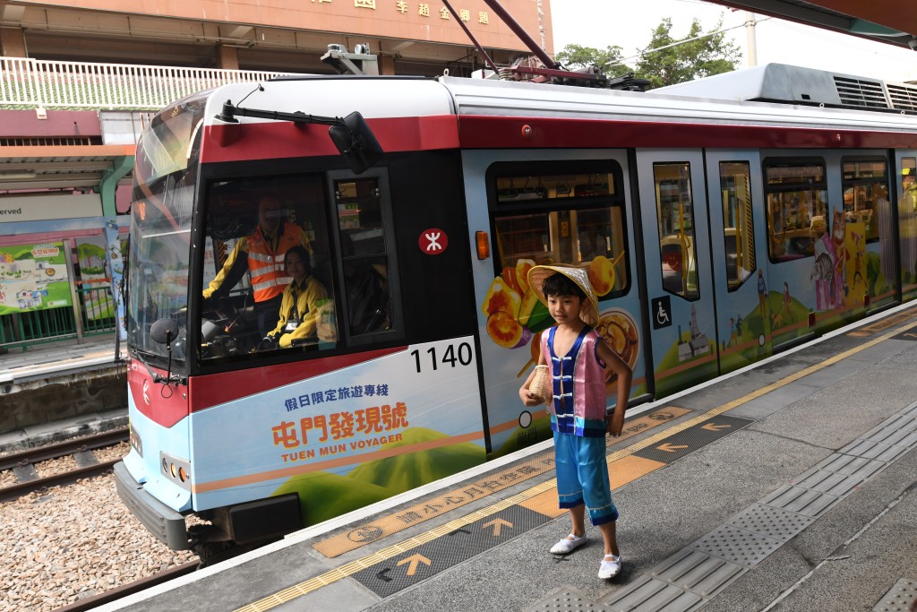 「屯門發現號」專車將於周末及公眾假期期間，以循環綫模式行駛。何健勇攝