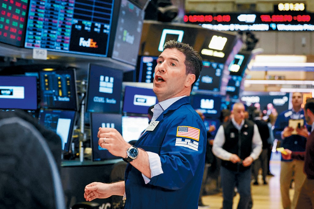 道指上周五收報48977點，跌521點。