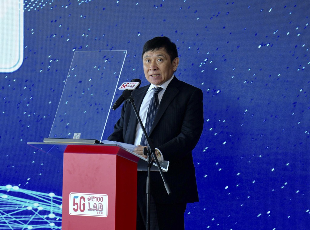 新地主席郭炳聯2023年酬金總額為397萬元，因此將不受新稅制影響。