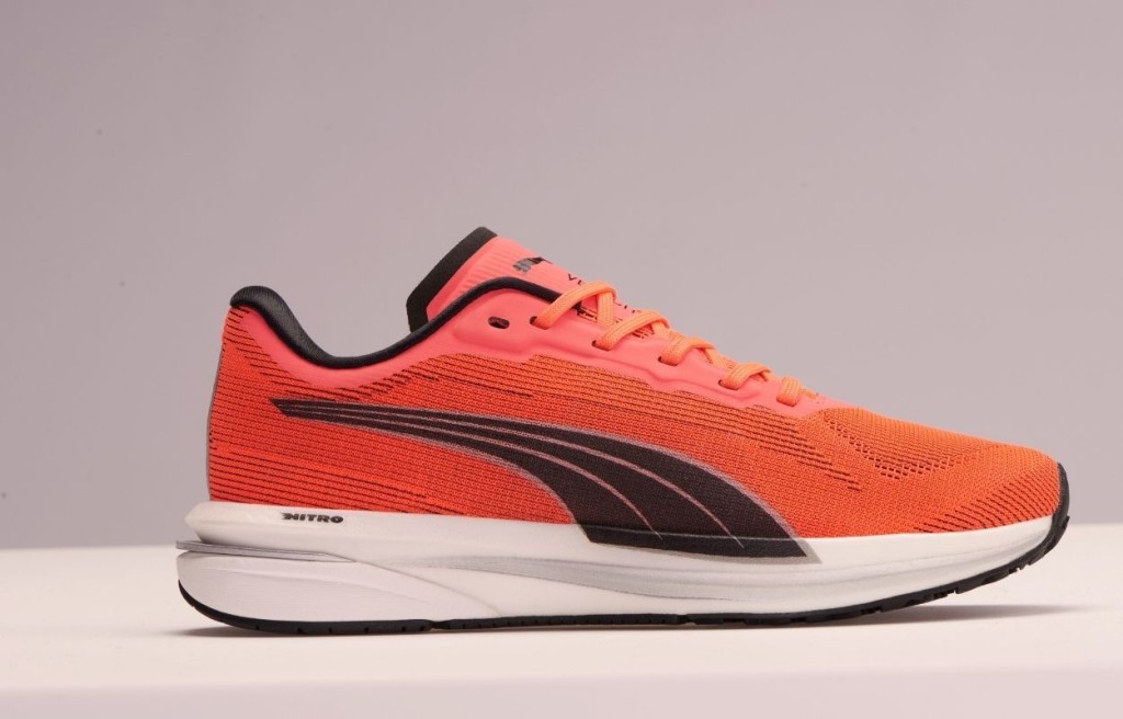 Velocity NITRO 是PUMA最新的跑鞋系列，為每一跑提供舒適緩衝，靈活起跑。鞋型線條流暢，採用PUMA最新革命性氮氣中底技術 NITRO 製造，舒適度極高。$999