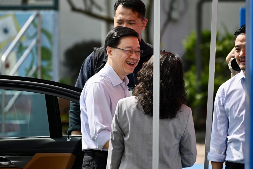 李家超出席首場施政報告地區諮詢會。蘇正謙攝 李家超出席首場施政報告地區諮詢會。蘇正謙攝