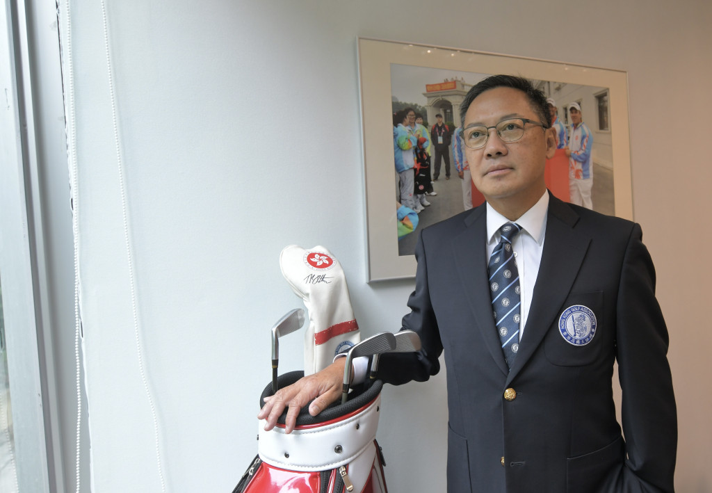 香港高尔夫球总会行政总裁赖以尊指若政府收回粉岭高尔夫球场的部分旧球场，欧洲巡回赛和亚洲巡回赛已确实表明将不再来港举办比赛。(梁誉东摄)