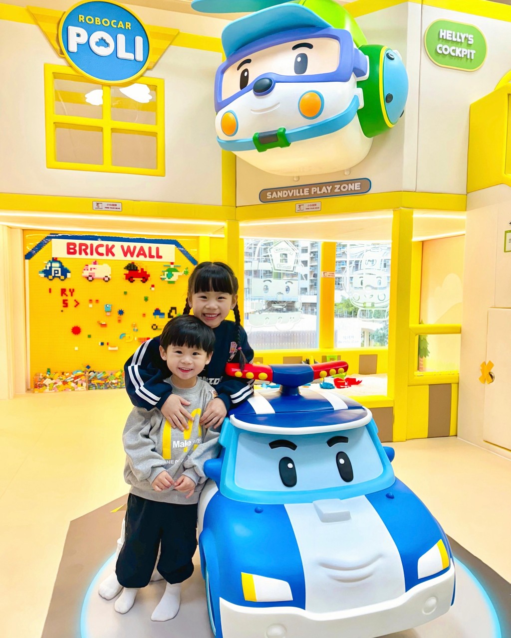 香港首個官方Robocar POLI Playhouse 正式登陸澳南海岸。（圖片授權：FB@惡霸姊弟 熙姐 晉晉）