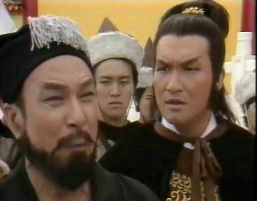 梁家仁（右）1982年凭TVB剧《天龙八部》饰演「乔峰」一角而为人熟悉。