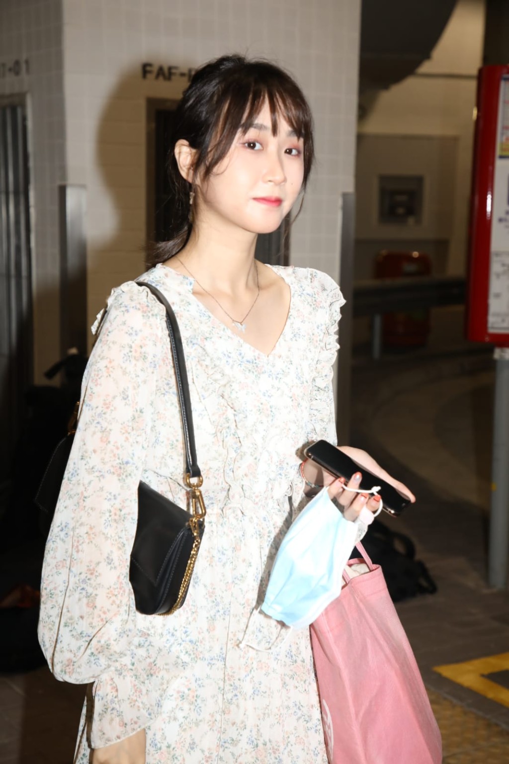穿碎花裙的Amy。