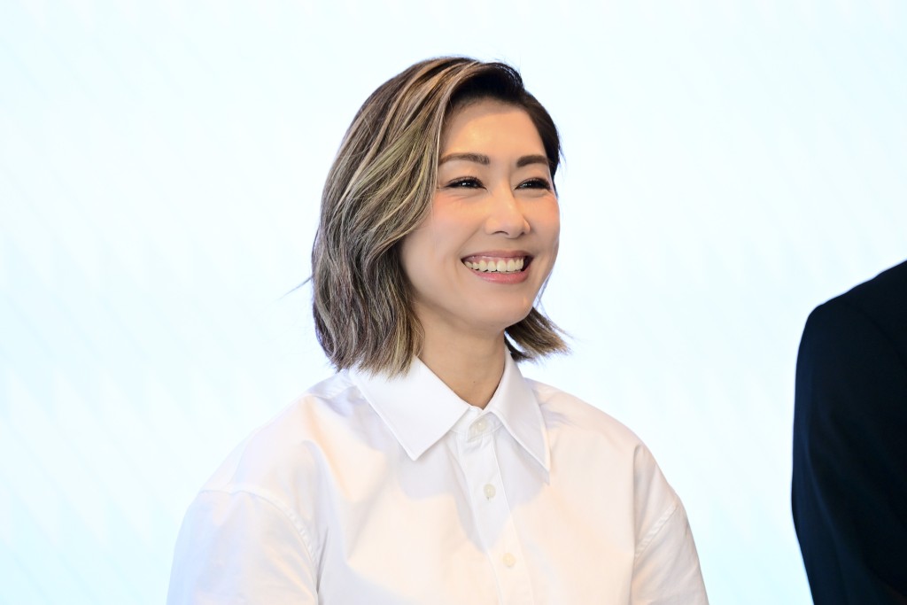 胡定欣笑到見牙唔見眼。 胡定欣笑到見牙唔見眼。