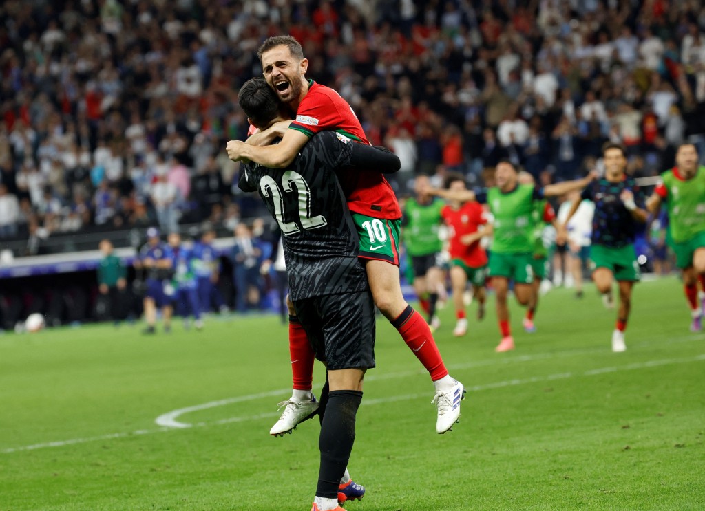迪奥高哥斯达(黑衫)连救3个12码创欧国杯历史。REUTERS
